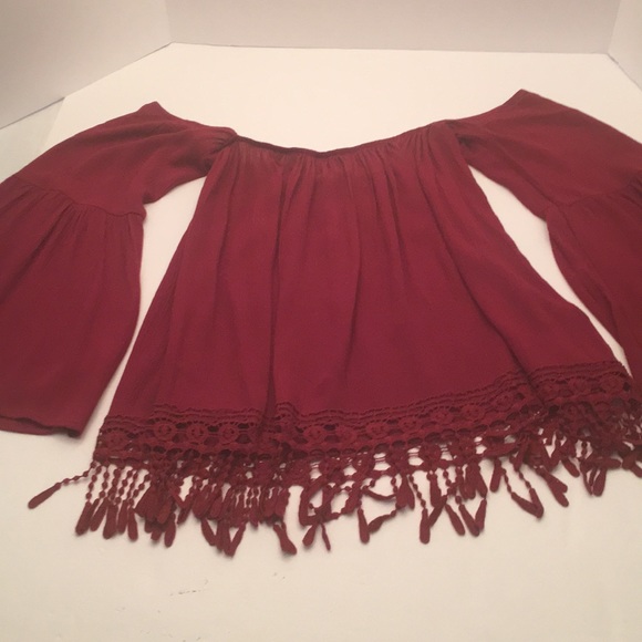 Entry off should red bell sleeve blouse - Picture 5 of 8